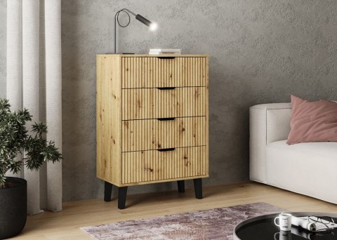 Przytulne wnętrze przedstawiające komodę dąb artisan KOM-927-ART-LAM w półprofilu.