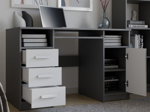 Biurko białe 120 cm BIUR-733-BIEL-MAT z otwartymi szufladami w użytkowaniu.