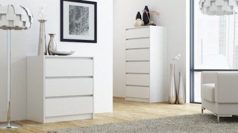Komoda KOM-918-BIEL-MAT jako niezawodny mebel dla małych metraży, łączący minimalizm z funkcjonalnością.