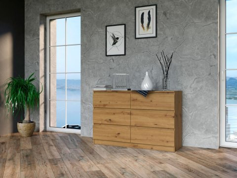 Wizualizacja przytulnego salonu z komodą dąb artisan KOM-905-ART przy jasnej ścianie.
