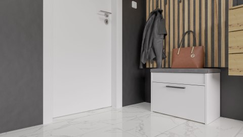 Wizualizacja minimalistycznego przedpokoju z białą szafką z siedziskiem BUT-208-BIEL-MAT przy szarej ścianie.