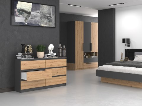 Komoda KOM-906-ANT-ART w codziennym użytkowaniu – organizacja ubrań w sypialni.