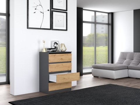Komoda KOM-902-ANT-ART z otwartymi szufladami w codziennym użytkowaniu – organizacja domowych tekstyliów.
