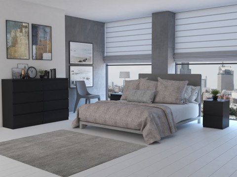 Komoda KOM-908-CZERN-MAT w aranżacji sypialni jako elegancka bieliźniarka – widok boczny.
