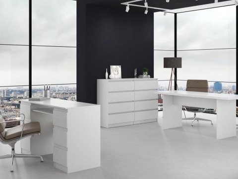 Komoda biała do salonu KOM-908-BIEL-MAT w aranżacji minimalistycznego biura – widok 3/4.
