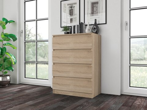Stylowe wnętrze z funkcjonalną komodą dąb sonoma KOM-902-SON w półprofilu.