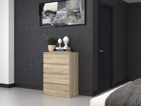Komoda 70 cm dąb sonoma KOM-902-SON w aranżacji ciepłego, domowego wnętrza – widok 3/4.