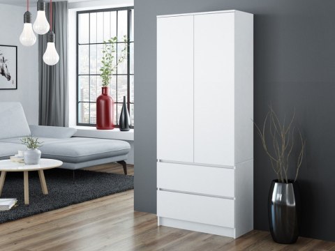 Stylowe wnętrze z funkcjonalną białą szafą 90 cm SZAF-1008-BIEL-MAT w półprofilu.
